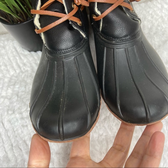 Seven Matt Black Duck Boots with lined Sherpa Sz 9 - Picture 4 of 8